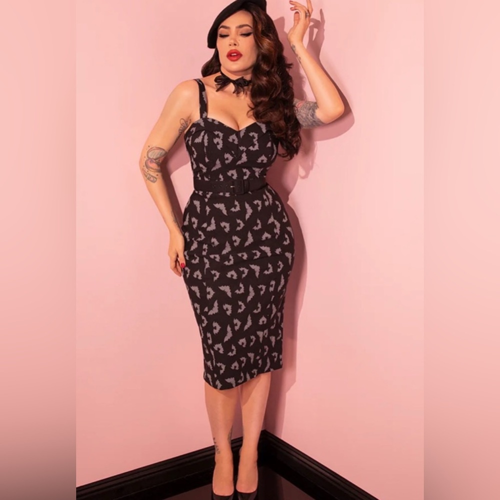 Vixen Micheline Pitt Maneater Wiggle Glow Dark Bats Dress. Worn once. No belt.